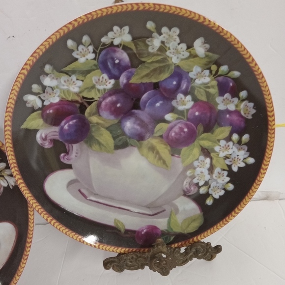 2 Formalities Plates Decor Beatriz Ciruelas, & Naranjas 8" Porcelian - Picture 4 of 7